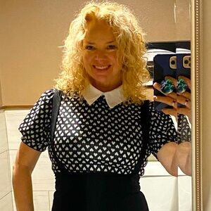 Meet your Posher Fast Shipper, High Rated Seller!